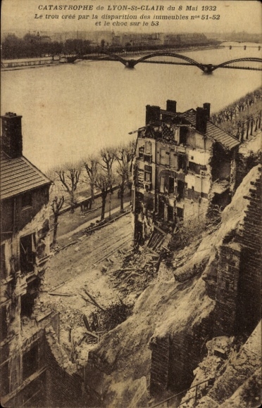 Postcard Saint Clair Lyon Rhône, disaster of 8 May 1932, overview of the ruins