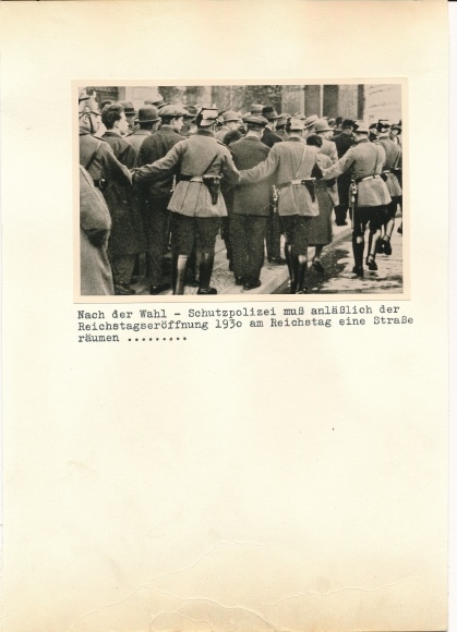 Foto Berlin Tiergarten, Reichstagseröffnung 1930, Schutzpolizei räumt Straße