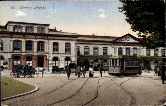 Postcard Utrecht Netherlands, train station, tram