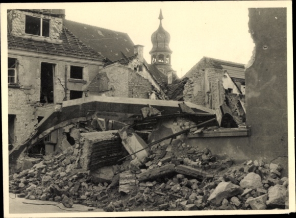 foto Freinsheim in Rijnland-Palts ?, zicht op een verwoest huis, verwoest huis