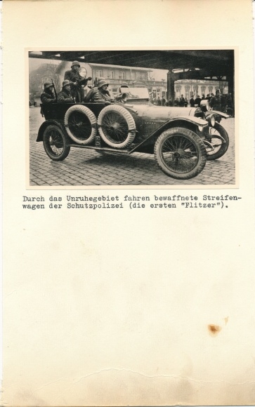 Foto Schutzpolizei, bewaffneter Streifenwagen, Flitzer, Unruhegebiet