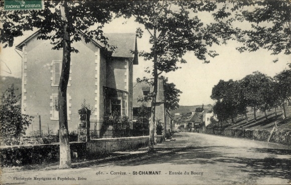 Postcard Saint Chamant Cantal, Entree du Bourg