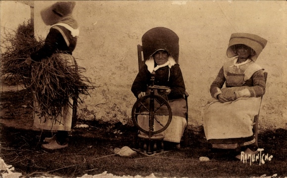 Ak Insel Oleron, Frauen in Tracht