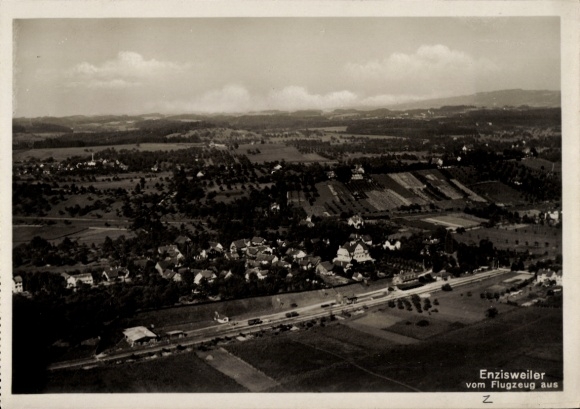 Ak Enzisweiler Bodolz am Bodensee, Luftaufnahme von  Landschaft, Häuser, Flugzeugperspektive