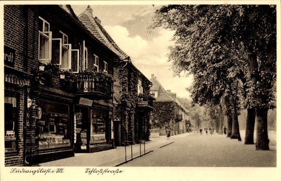 Postcard Ludwigslust in Mecklenburg, Schloss-Straße, shop