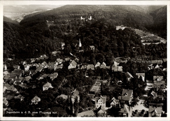 Ak Jugenheim an der Bergstraße Hessen, Luftaufnahme von  malerische Landschaft mit Dorf und Kirch