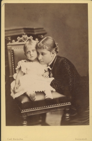 Cabinet Photo Hereditary Princess Charlotte of Saxe-Meiningen with her daughter Feodora