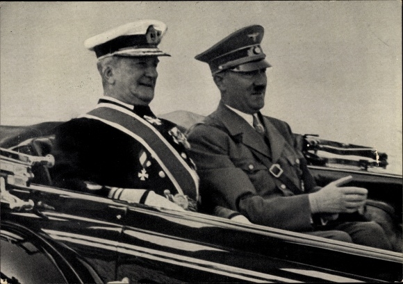Postcard Hitler with Reichsverweser Admiral von Horthy, reception in Kiel, drive to the shipyard