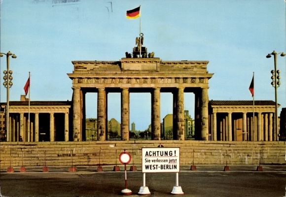 Postcard Berlin, Wall at the Brandenburg Gate