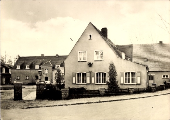 Ak Bad Schmiedeberg in der Dübener Heide, Haus im Vordergrund, Gaststätte Ochsenkopf,  schwarz-we