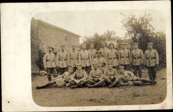 Photo Postcard Mölln in the Duchy of Lauenburg, soldiers, group photo