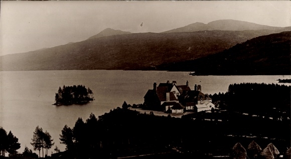 Photo Postcard Great Britain, general view, mountains, lake