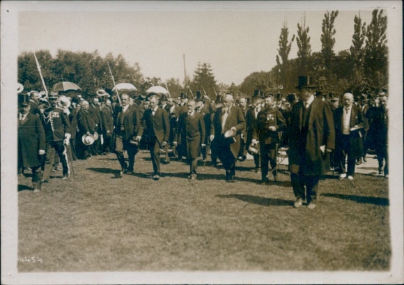 Photo of French President Fallières with companions at the Caen racecourse, 1911