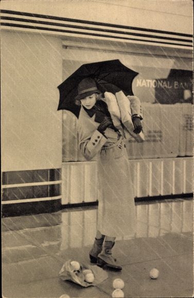 Ak Frau im Mantel, Regenschirm, Pakete, heruntergefallene Früchte, Donat Bonbons, J. D. Dupont Lille
