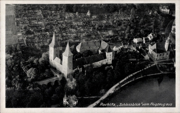 Ak Rochlitz an der Mulde Sachsen, Luftaufnahme von Schloss  Blick vom Flugzeug, malerische Landsc