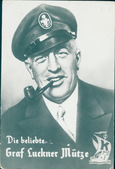 Photo The popular Graf Luckner cap, Felix Graf von Luckner, monkfish, portrait with a pipe