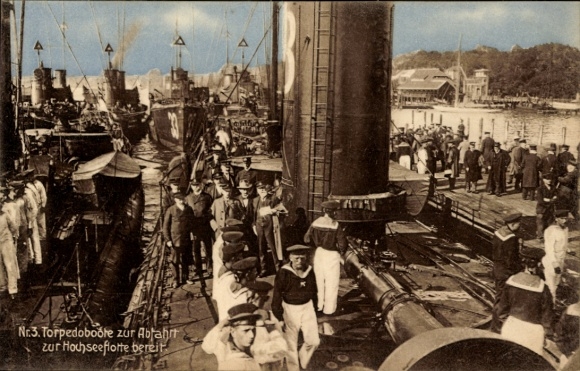 Postcard torpedo boats ready to depart for the High Seas Fleet, German sailors, Imperial Navy
