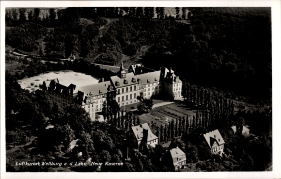 Ak Weilburg an der Lahn Hesse, luchtfoto van de kazerne
