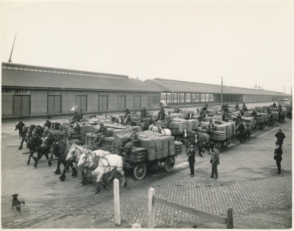 Photo Melbourne Australien, Wool arriving at wharf