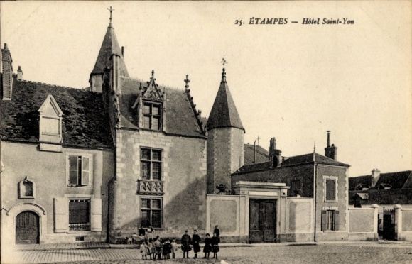 Ak Étampes Essonne, Hotel Saint-Yon,  Architektur, Gruppe Kinder