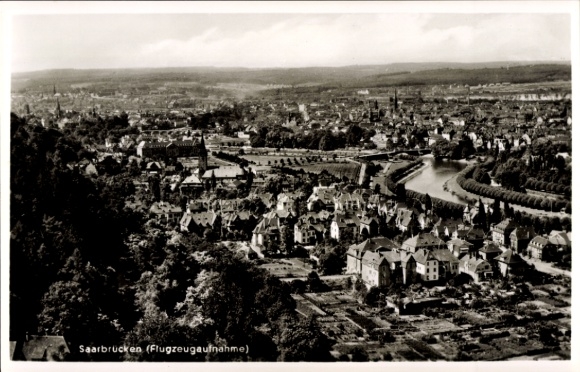 Ak Saarbrücken in Saarland, luchtfoto van de stad