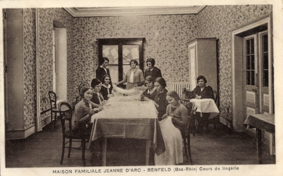 Postcard Benfeld Alsace Bas Rhin, Jeanne d'Arc Family House, lingerie courses