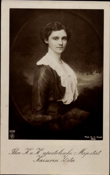Postcard Archduchess Zita of Bourbon Parma, Empress of Austria, portrait