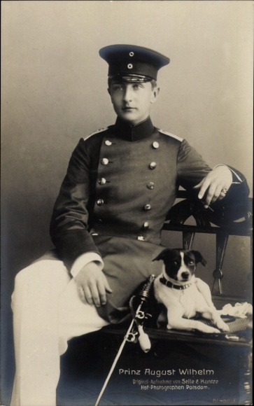 KP: Książę August Wilhelm Pruski, pies, ławka, szabla, mundur