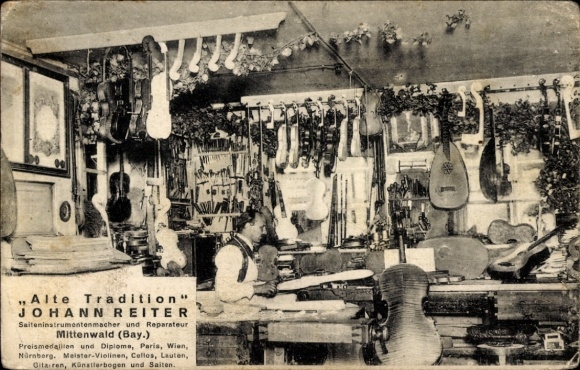 Ak Mittenwald in Oberbayern, Saiteninstrumentenmacher Johann Reiter, Werkstatt