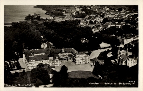 KP Neustrelitz w Meklemburgii, zamek, zdjęcie lotnicze