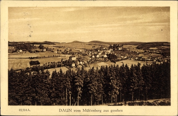 Ak Daun in der Eifel, Totalansicht vom Mühlenberg aus