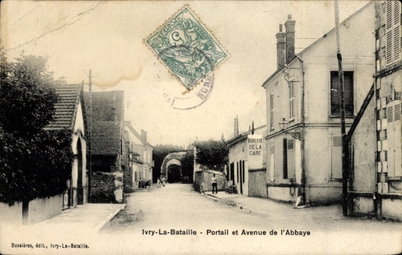 CPA Ivry-la-Bataille Eure, Portail et Avenue de Abbaye