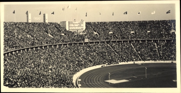 Foto Ak Olympische Spiele Berlin 1936, Olympiastadion, gefüllte Zuschauertribünen, Ergebnistafel