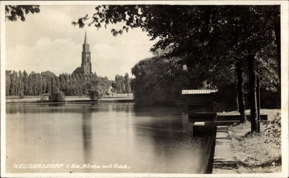Foto Ak Neugersdorf in der Lausitz, Kirche, Teich