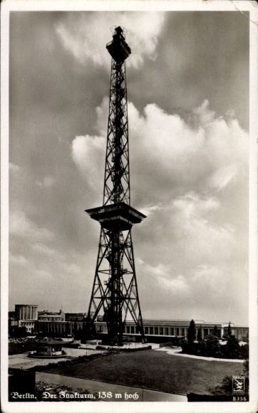 Postcard Berlin Charlottenburg Westend, radio tower with the exhibition halls, Klinke B 356