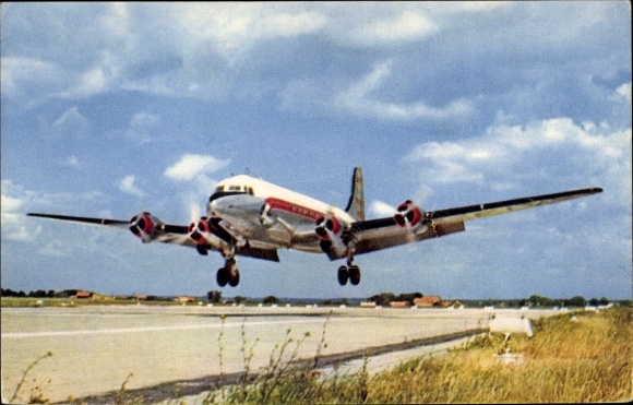 Postcard Four-engine Douglas DC 4, Cie Air Algérie, Passagierflugzeug, Landung