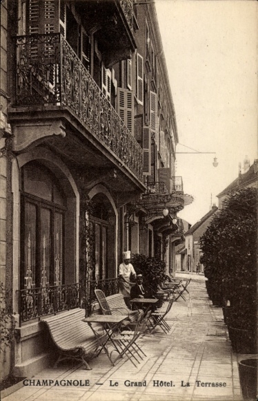 Ak Champagnole Jura,  Le Grand Hôtel, Terrasse, Stühle, Kellner