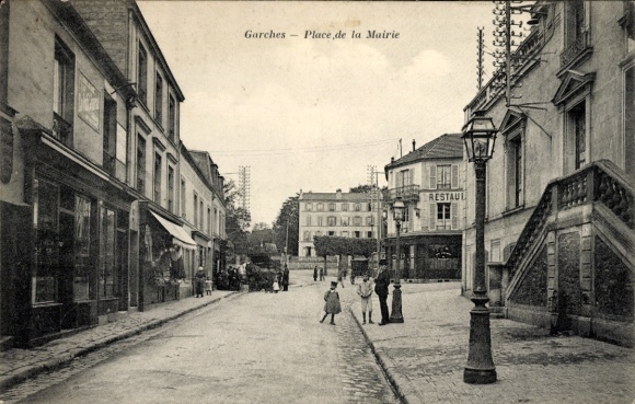 Postcard Garches Hauts de Seine, street, people, restaurant, lantern, architecture