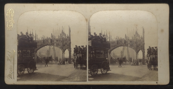 Stereo photo Busy street scene with bus in London