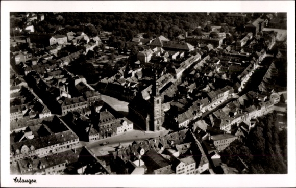 Ak Erlangen in Mittelfranken Bayern, Vogelperspektive von   Stadtarchitektur, Stadtturm