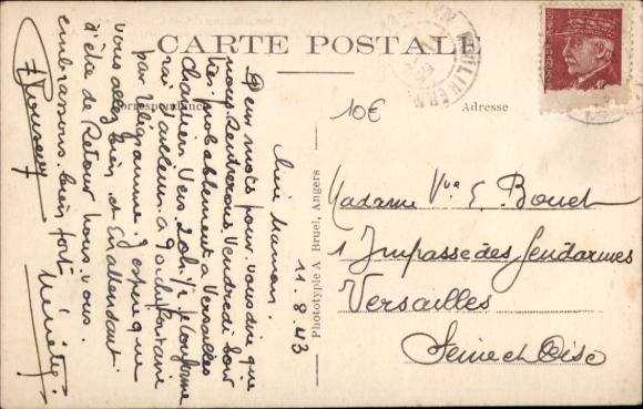 Postcard Mouliherne Maine-et-Loire, post office building, memorial to the fallen of the First World War, trees