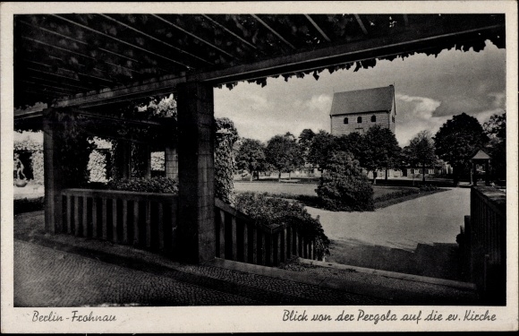 Ak Berlin Reinickendorf Frohnau, Blick von der Pergola auf die evangelische Kirche