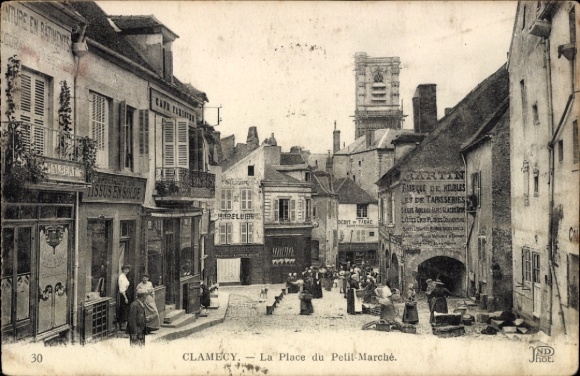 Ak Ak Clamecy Nièvre, Yonne, Kanal, La Place du Petit Marché,  Architektur, Menschen, Marktstände