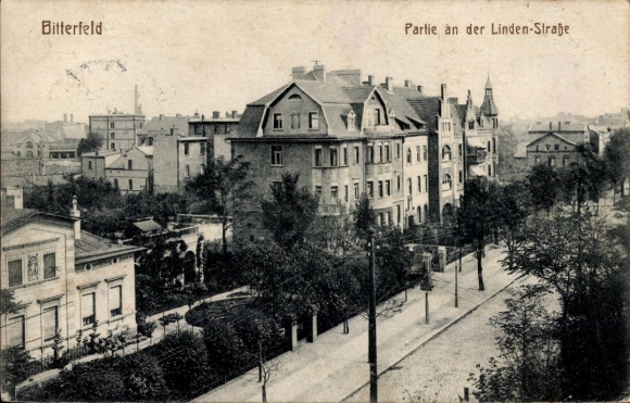 Postcard Bitterfeld in Saxony-Anhalt, part of the Linden-Straße, city view