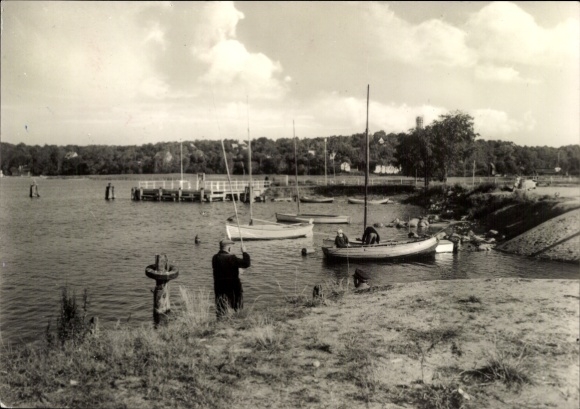Ak Lietzow op Rügen, scheepvaart, boten op het water, mensen aan de oever