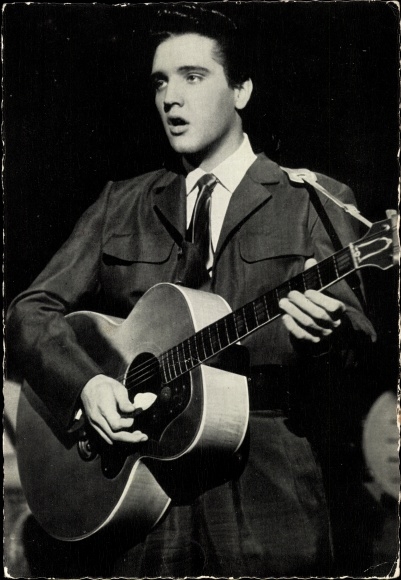 Postcard Singer and Actor Elvis Presley, Portrait, Guitar
