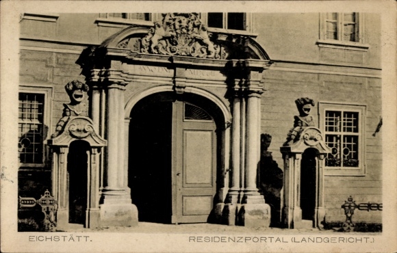 Postcard Eichstätt in Upper Bavaria, Residence portal, District Court, entrance with statues