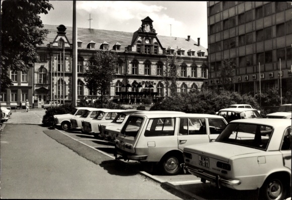 Ak Gera in Thüringen, Postgebäude, Parkplatz mit Autos, schwarz-weiß, historisch