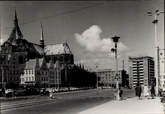 Photo Rostock in Mecklenburg-West Pomerania, street section with church