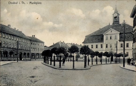 Ak Ohrdruf, Blick zum Marktplatz, Kirche